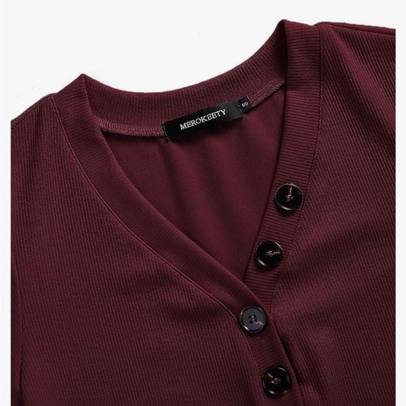 NWT MEROKEETY Women's Short Sleeve V Neck Ribbed Button Wine - Picture 4 of 6